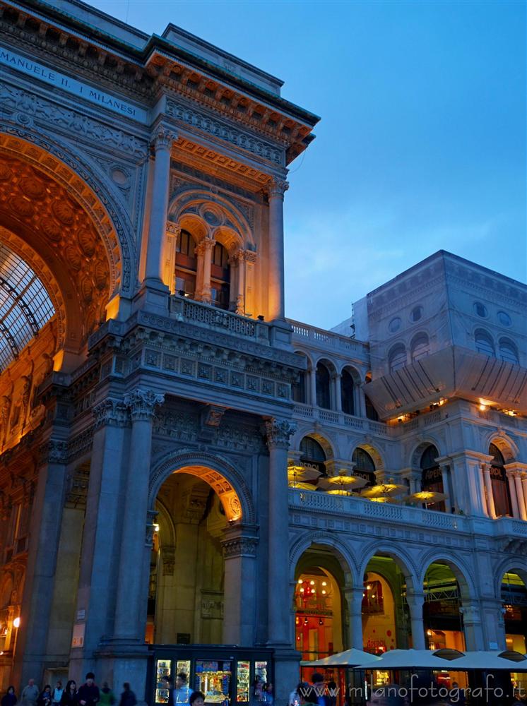 Milano - A fianco dell'entrata della Galleria